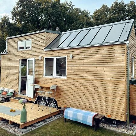 Tiny House Fleesensee Mit Eigenem Garten Und Nur Wenige Meter Vom Seeufer 高恩莱宾 外观 照片
