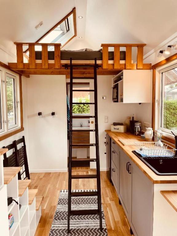Tiny House Fleesensee Mit Eigenem Garten Und Nur Wenige Meter Vom Seeufer 高恩莱宾 外观 照片