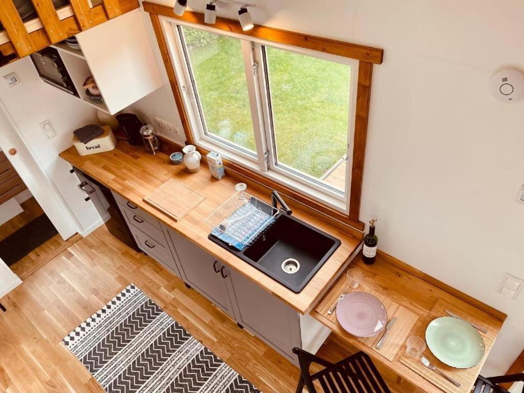 Tiny House Fleesensee Mit Eigenem Garten Und Nur Wenige Meter Vom Seeufer 高恩莱宾 外观 照片
