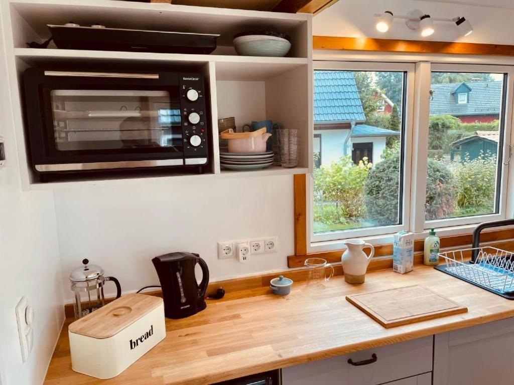 Tiny House Fleesensee Mit Eigenem Garten Und Nur Wenige Meter Vom Seeufer 高恩莱宾 外观 照片