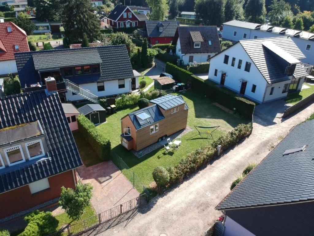 Tiny House Fleesensee Mit Eigenem Garten Und Nur Wenige Meter Vom Seeufer 高恩莱宾 外观 照片